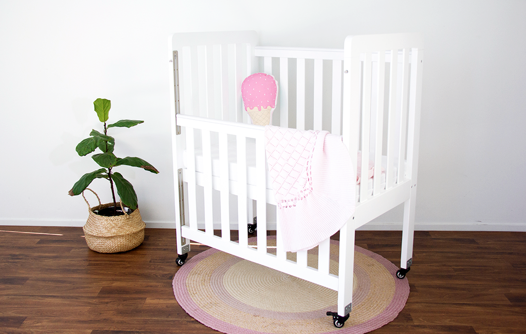 Mini Ergonomic Cot - Beech
