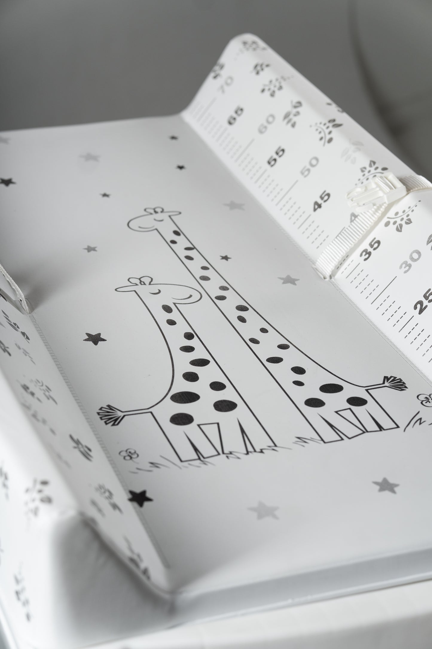 Omega Change Table - Giraffe